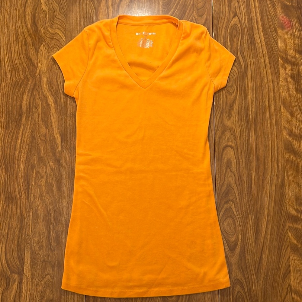 Used women’s x-small orange Liz Lange maternity t shirt.